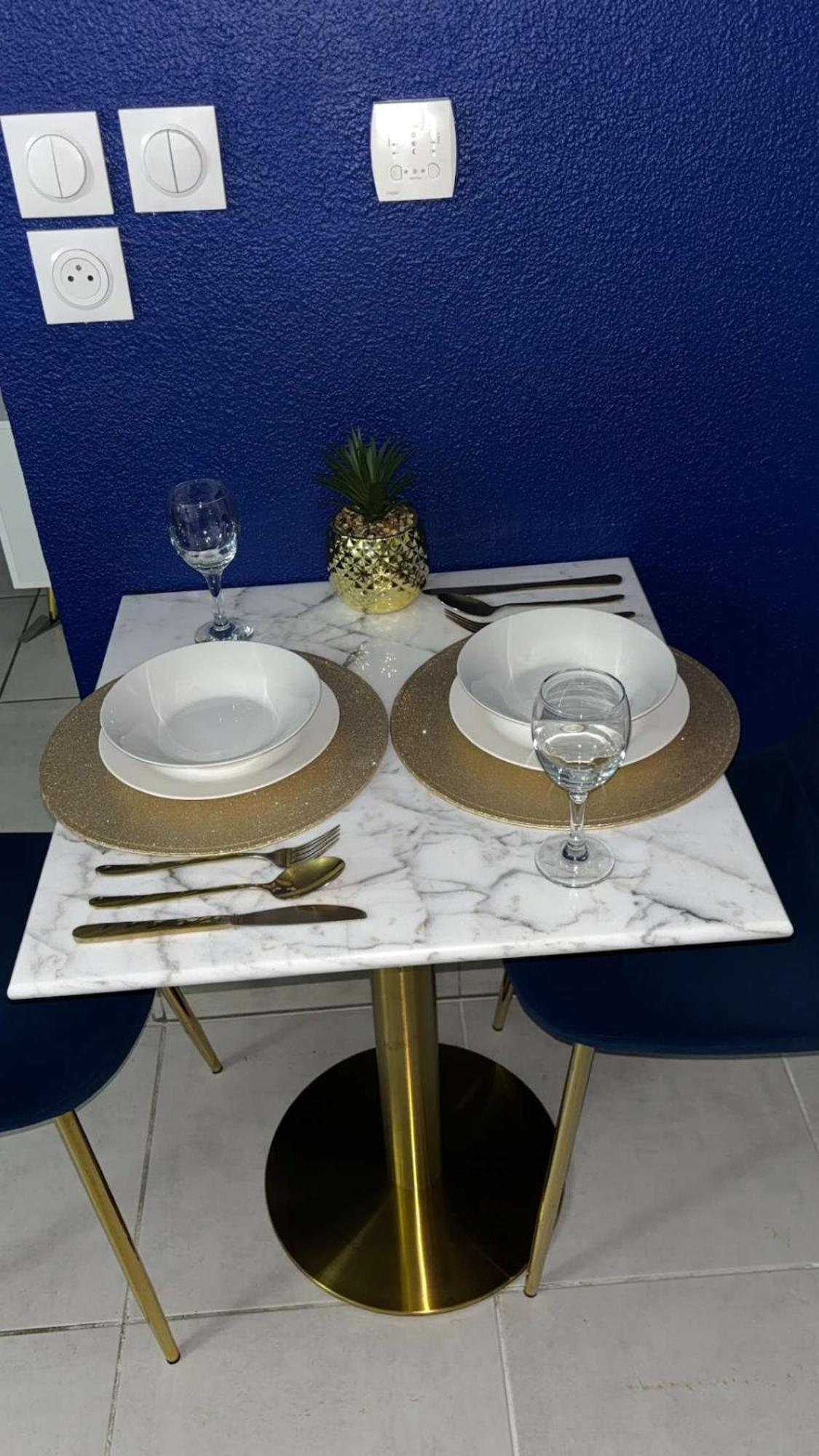 And Jacuzzi Apartment *